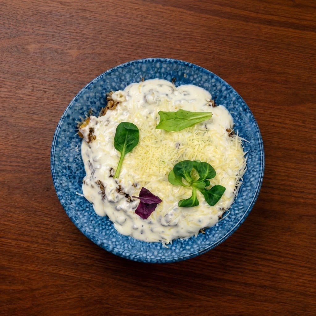 Гречневая каша с курицей и сырным кремом